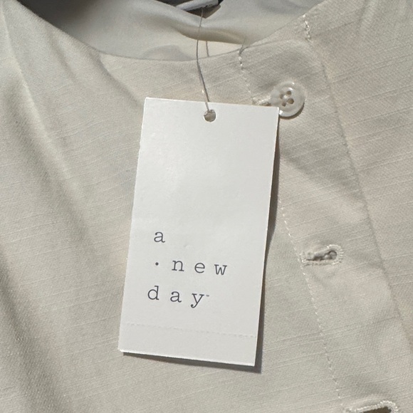 Size XXL Women’s A new day cream vest - Picture 3 of 5